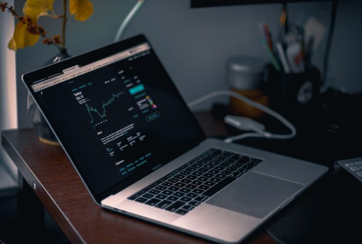 HubSpot vs Zoho for Gulf SMEs: A Real Comparison - HubSpot vs Zoho Gulf SMEs